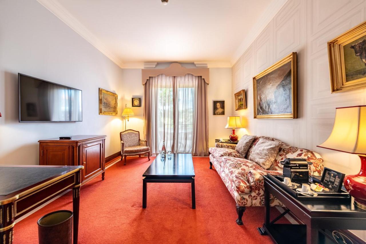 Pestana Palace Lisboa Hotel & National Monument - The Leading Hotels Of The World Екстериор снимка A living room at the hotel