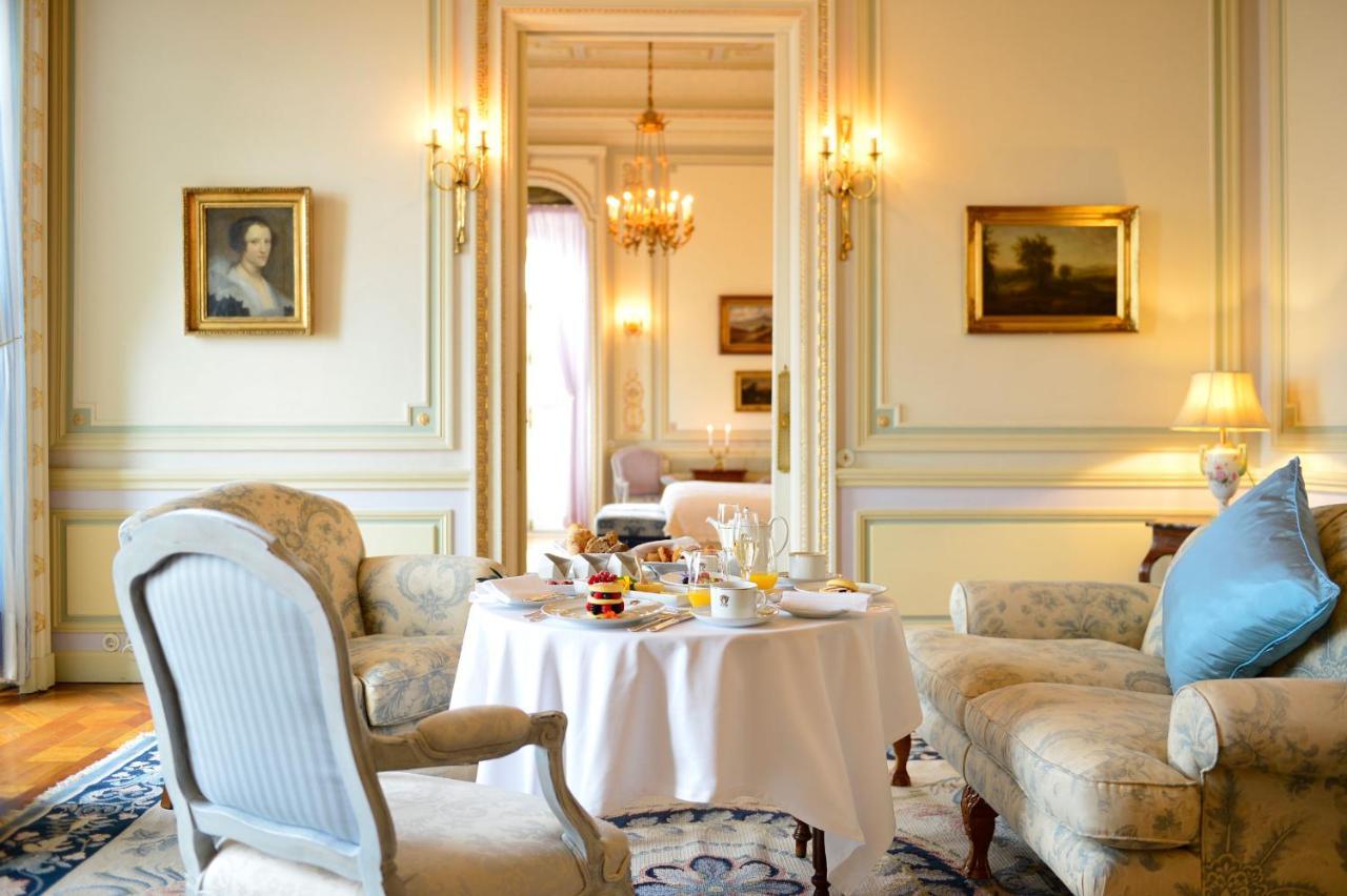 Pestana Palace Lisboa Hotel & National Monument - The Leading Hotels Of The World Екстериор снимка A suite at the Hotel de Crillon
