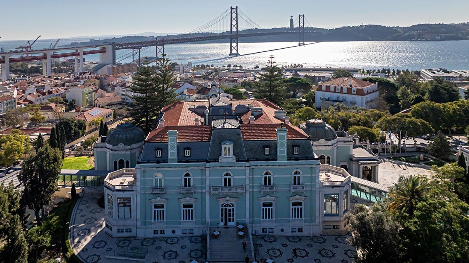 Pestana Palace Lisboa Hotel & National Monument - The Leading Hotels Of The World Екстериор снимка The Palace of the Dukes of Cadaval, the main building of the National Museum of Archaeology.
