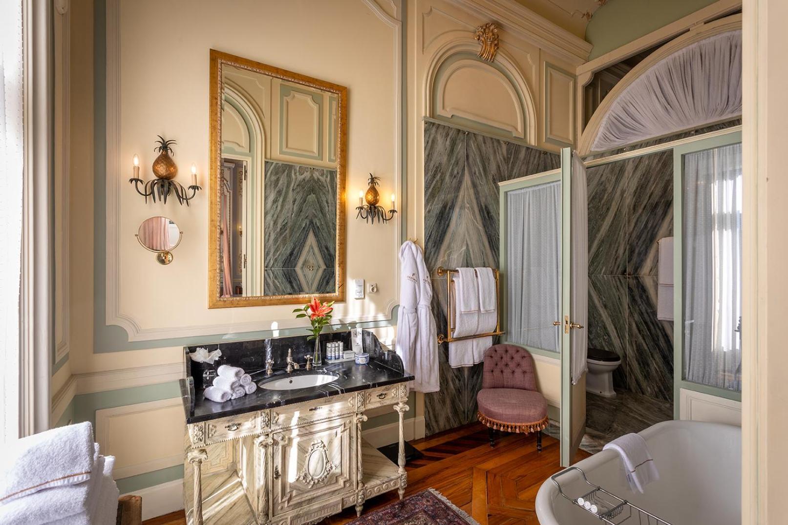 Pestana Palace Lisboa Hotel & National Monument - The Leading Hotels Of The World Екстериор снимка Bathroom