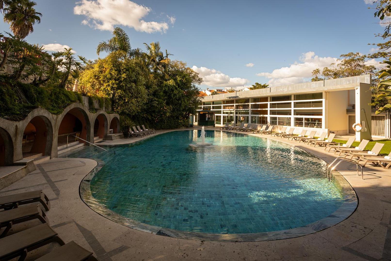Pestana Palace Lisboa Hotel & National Monument - The Leading Hotels Of The World Екстериор снимка The swimming pool at the hotel