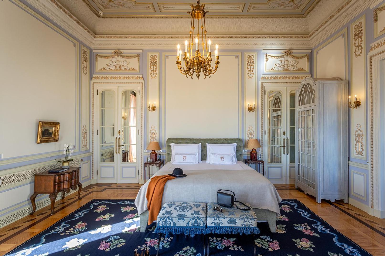 Pestana Palace Lisboa Hotel & National Monument - The Leading Hotels Of The World Екстериор снимка A bedroom at the Hotel