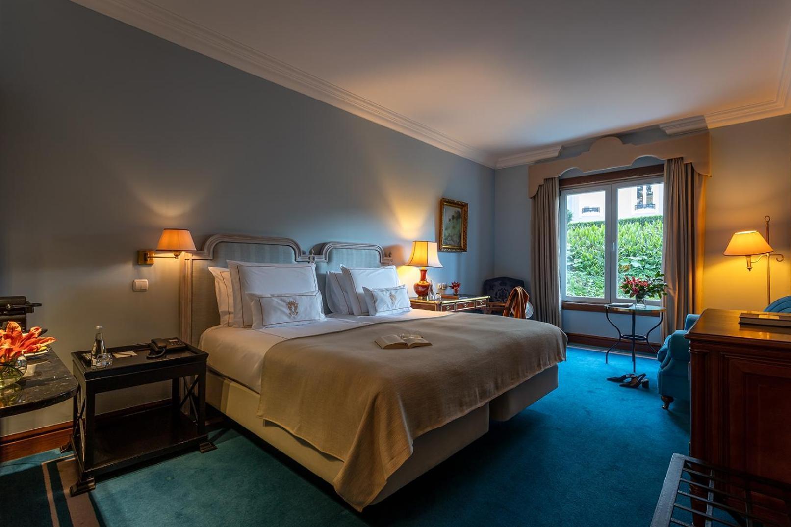 Pestana Palace Lisboa Hotel & National Monument - The Leading Hotels Of The World Екстериор снимка A room at the Hotel de Crillon